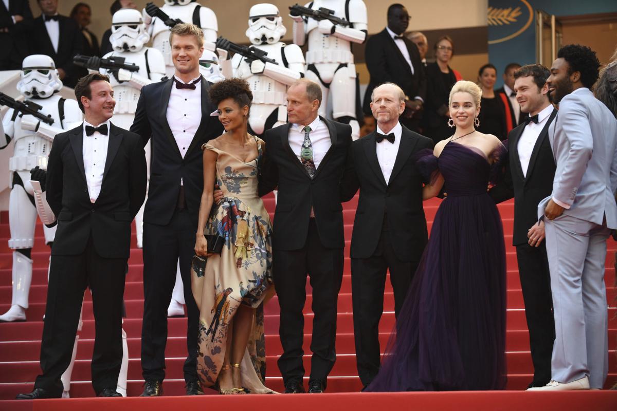 Ron Howard e il cast di Solo: A Star Wars Sory sul red carpet di Cannes71.