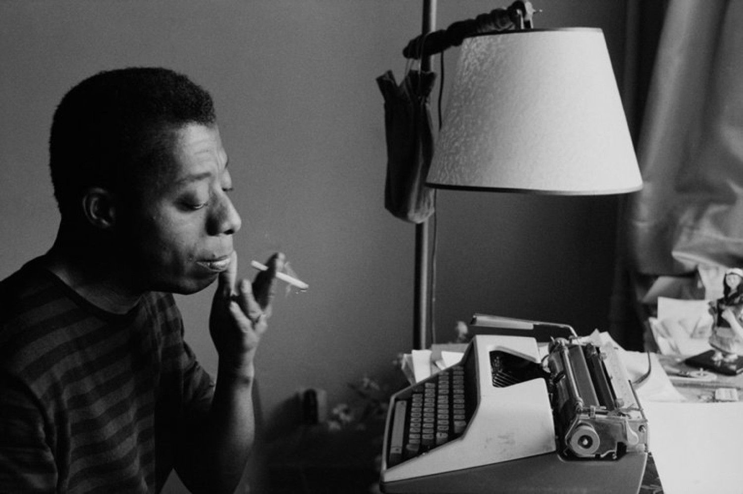 James Baldwin, un'immagine dello scrittore.
