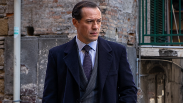 1994: Stefano Accorsi in una scena della serie Sky