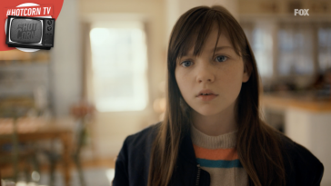 Alexa Swinton in una scena di Emergence