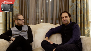Andrea Morandi, direttore di Hot Corn, e Neri Marcorè