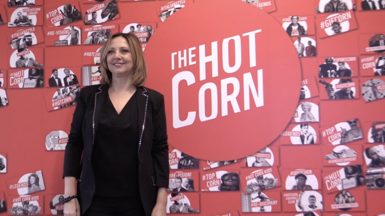 Debora Villa ospite nella redazione di Hot Corn