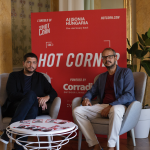 Claudio Giovannes e Andrea Morandi, direttore di Hot Corn. Foto Credits: Jessica Zufferli