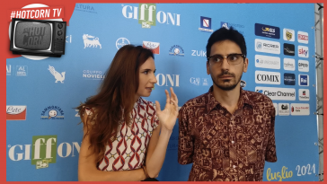 Emanuela Fanelli e Valerio Lundini intervistati da Hot Corn