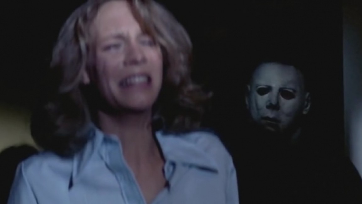 Michael Myers e Laurie Strode nel climax di Halloween - La notte delle streghe