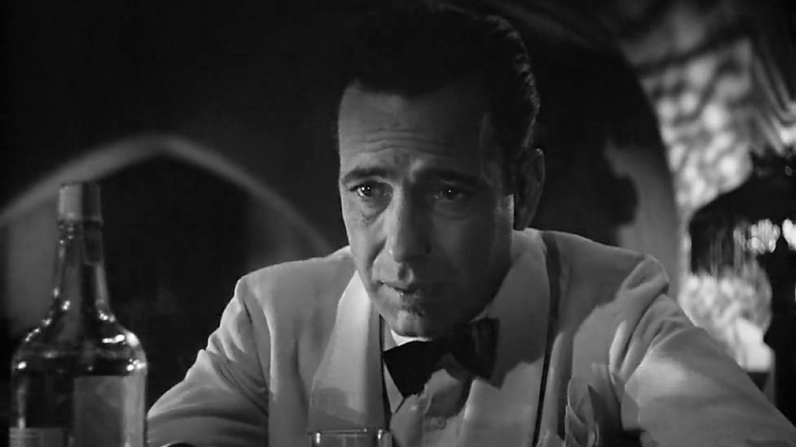 Humphrey Bogart è Rick Blaine in una scena di Casablanca