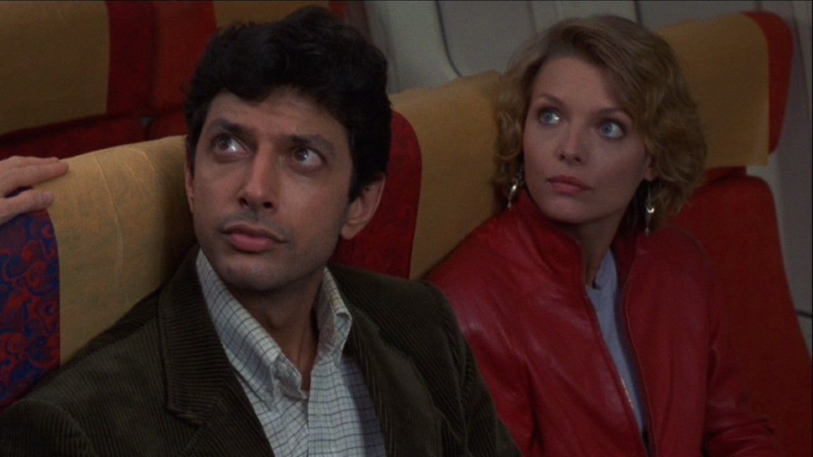 Jeff Goldblum e Michelle Pfeiffer in una scena di Tutto in una notte