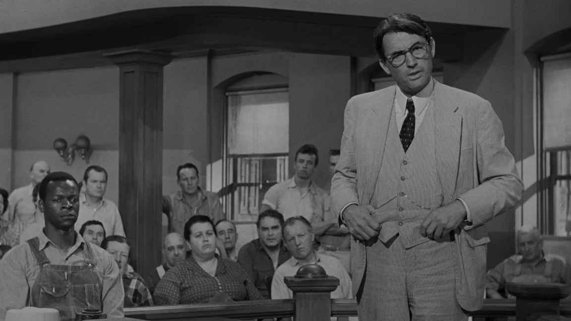 Gregory Peck è Atticus Finch in una scena de Il buio oltre la siepe