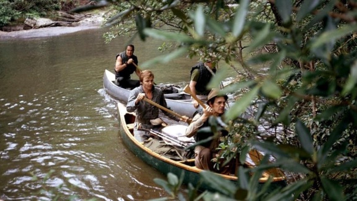 Il viaggio in canoa de Un tranquillo weekend di paura