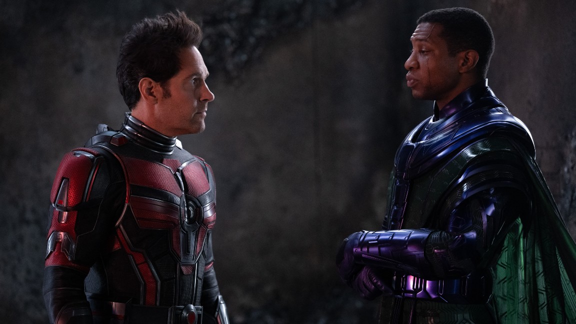 Paul Rudd e Jonathan Majors in una scena di Ant-Man and the Wasp: Quantumania