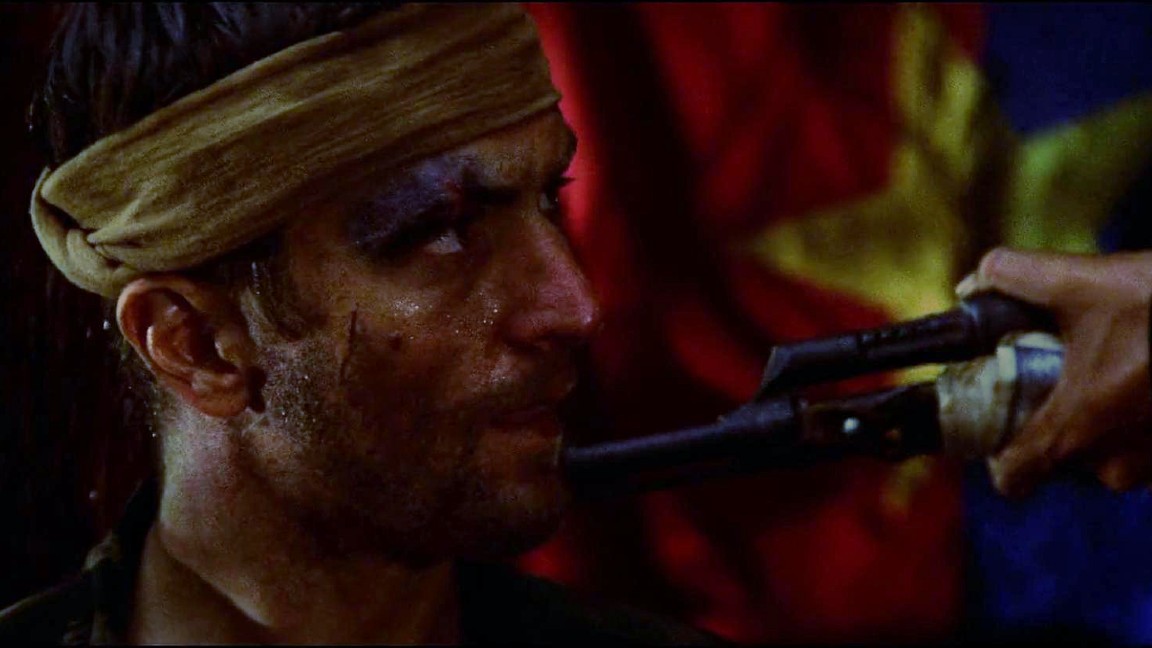Robert De Niro è Mike Vronsky in una scena de Il cacciatore