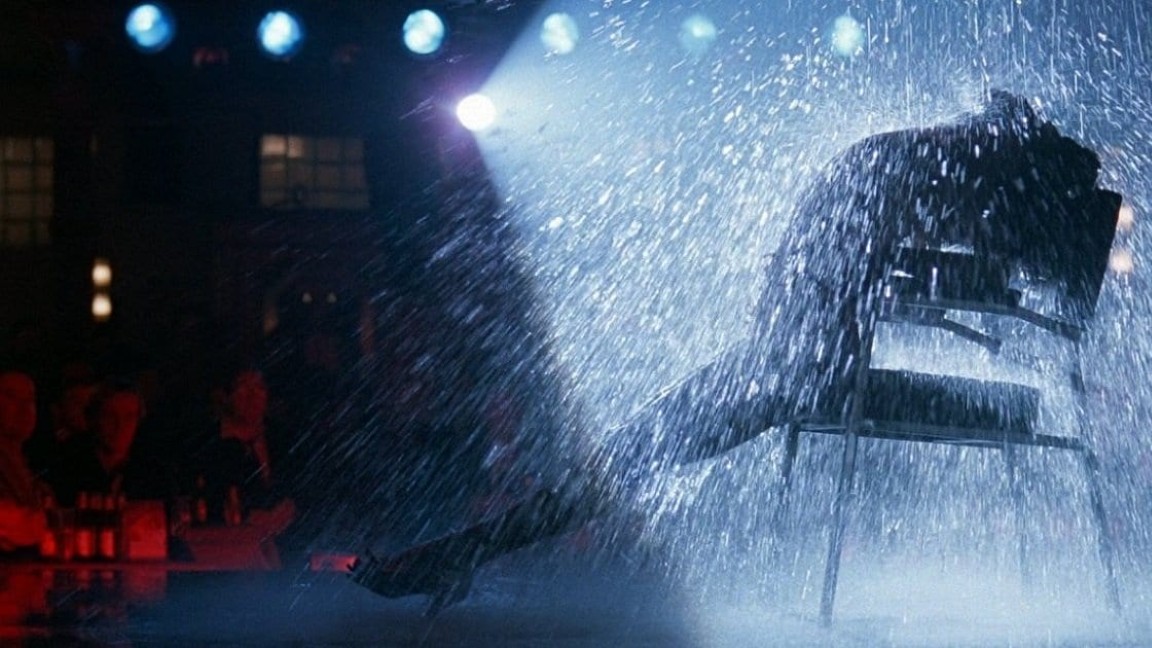 Flashdance di Adrian Lyne fu distribuito da Paramount Pictures nei cinema statunitensi il 15 aprile 1983