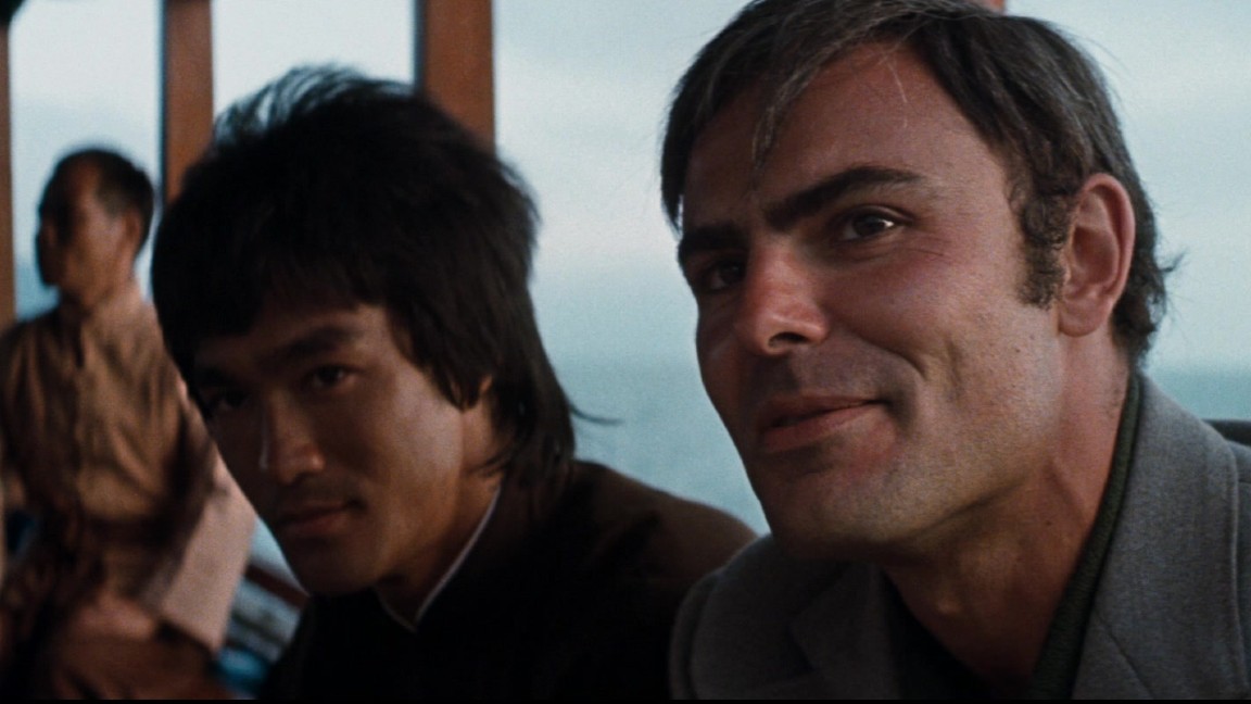 Bruce Lee e John Saxon in una scena de I 3 dell'Operazione Drago