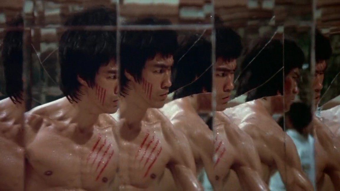 Bruce Lee non vide mai il film completo, morì nel pieno della post-produzione il 20 luglio 1973