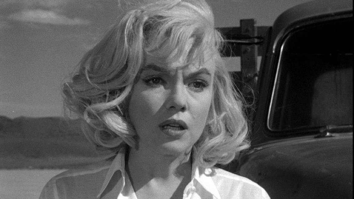 Miller scrisse il ruolo di Roslyn come fosse l'ennesima stereotipata bionda sciocca: la Monroe lo ribaltò rendendolo memorabile
