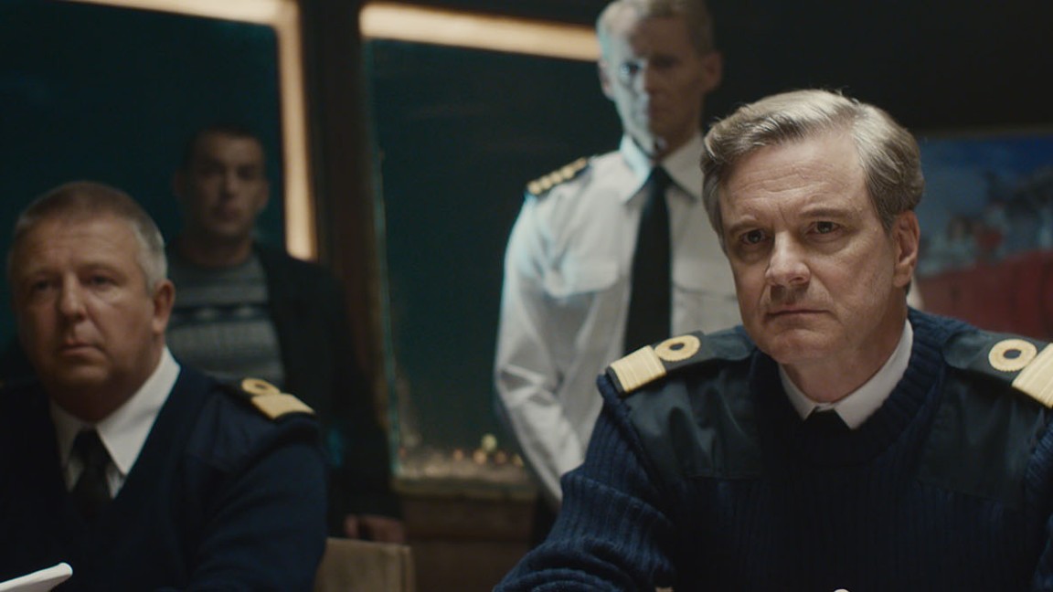 Colin Firth è il Commodoro David Russell in una scena di Kursk