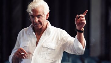 Un irriconoscibile Bradley Cooper darà vita a Leonard Bernstein in Maestro
