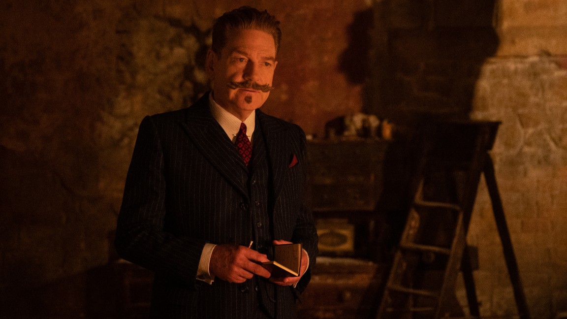 Anche se David Suchet, Albert Finney e Peter Ustinov appaiono irraggiungibili, il Poirot di Kenneth Branagh è una gioia per gli occhi