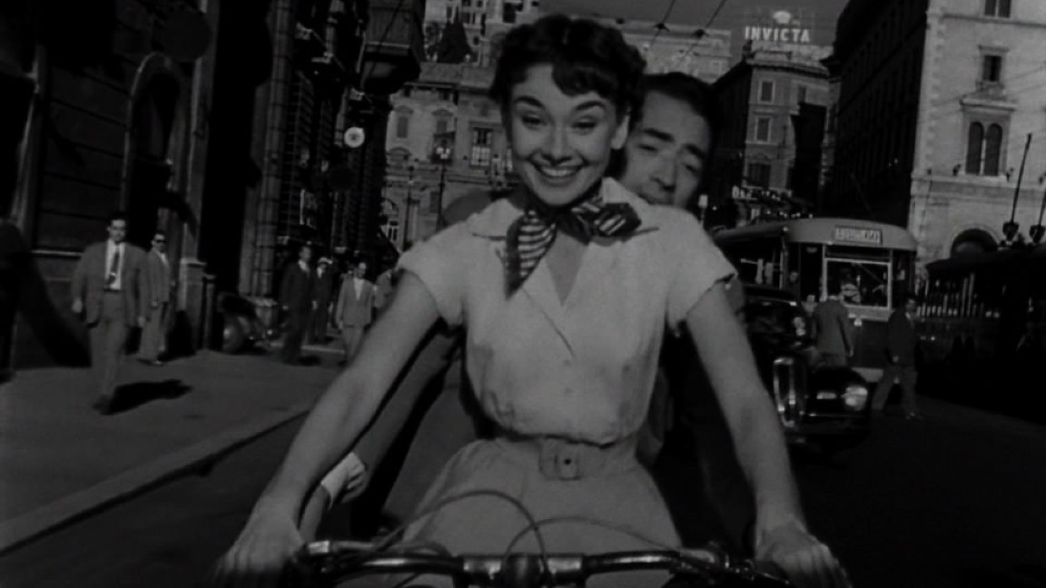 Nelle sale italiane invece il film ci arriverà non prima del 23 dicembre 1953