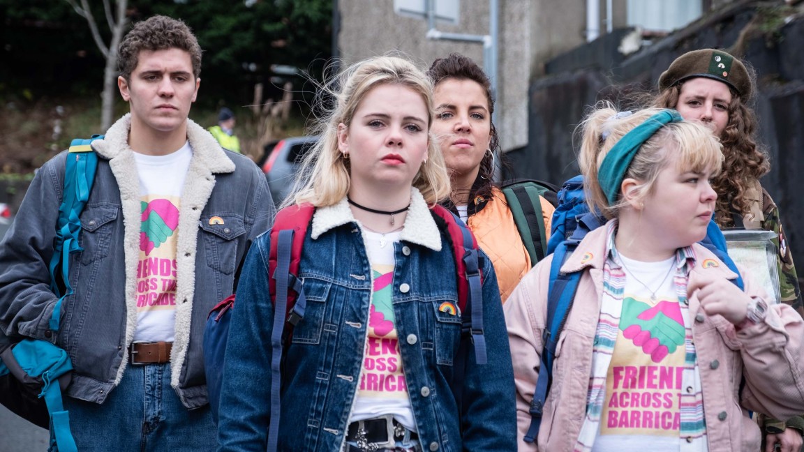 Nicola Coughlan, Dylan Llewellyn, Louisa Harland, Jamie-Lee O'Donnell e Saoirse-Monica Jackson sono i protagonisti di Derry Girls