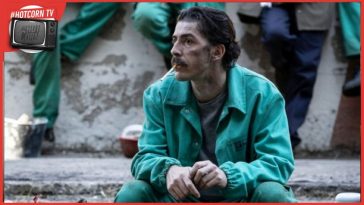 Michele Riondino in un momento di Palazzina LAF, il suo film d'esordio come regista