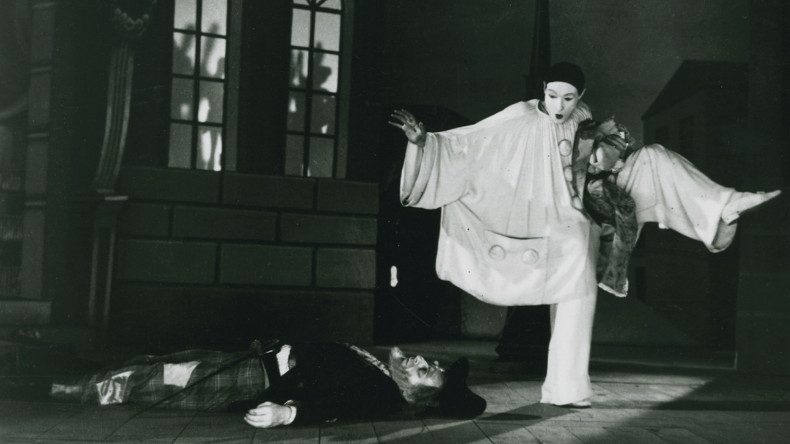 Jean-Louis Barrault in una scena di Amanti Perduti di Marcel Carné