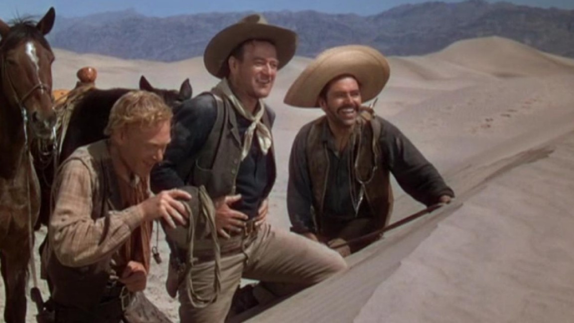 John Wayne, Harry Carey Jr. e Pedro Armendàriz in una scena del film