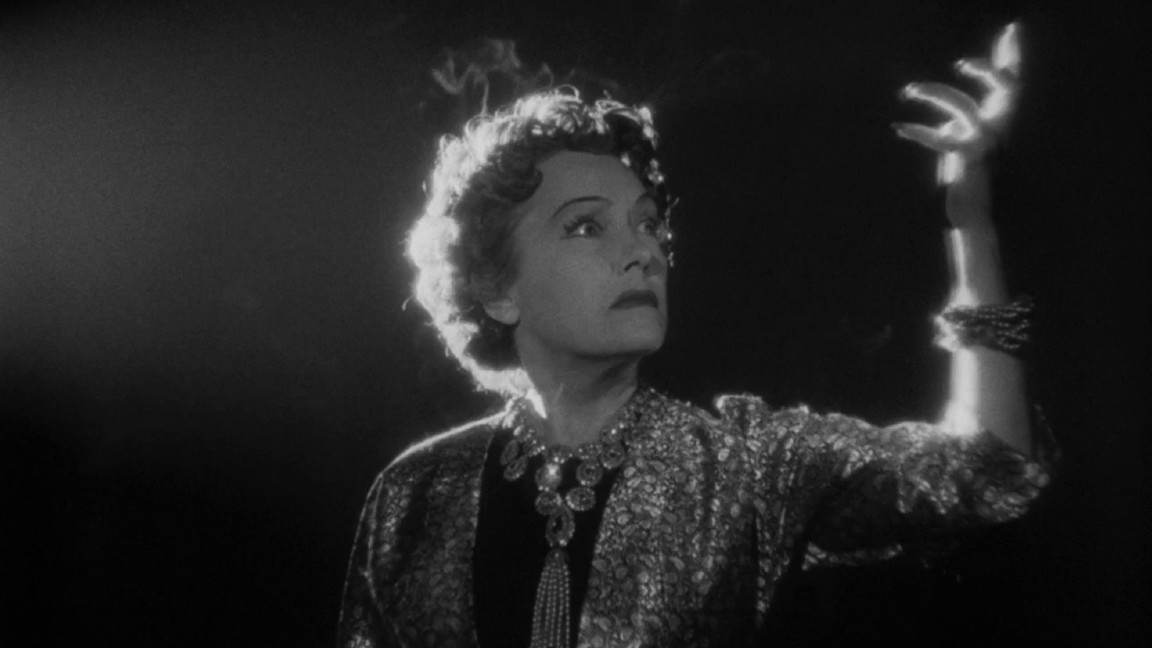 Viale del Tramonto: Norma Desmond e i desideri nostalgici di una vita irrealizzabile