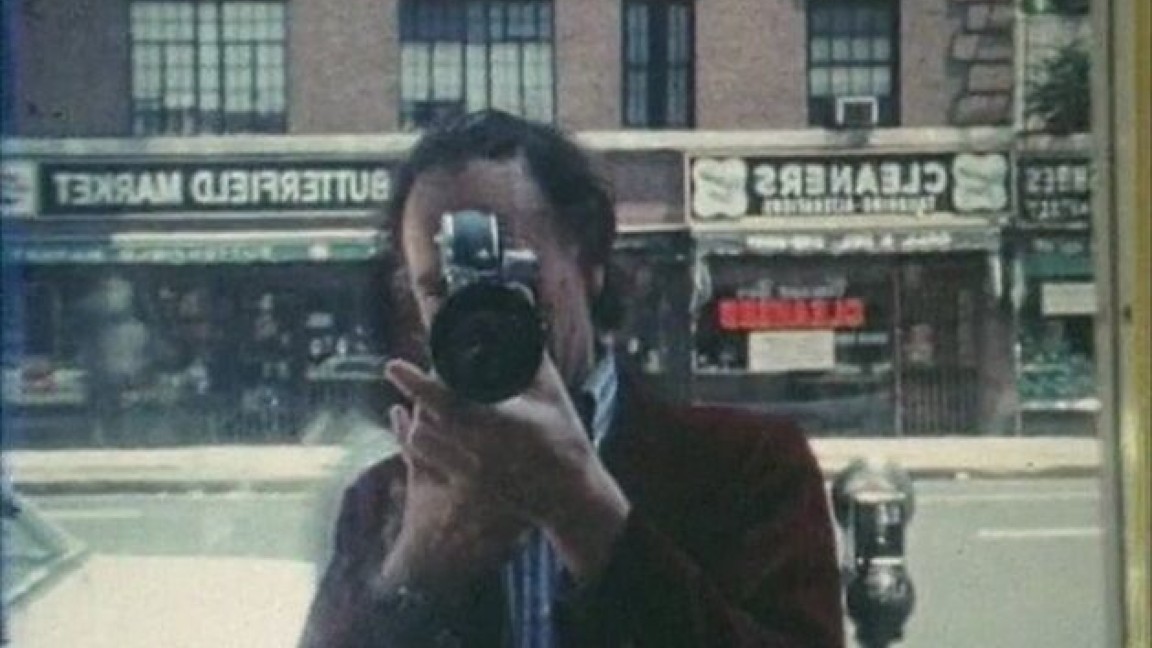 Jonas Mekas in una scena di As I Was Moving Ahead Occasionally I Saw Brief Glimpses of Beauty