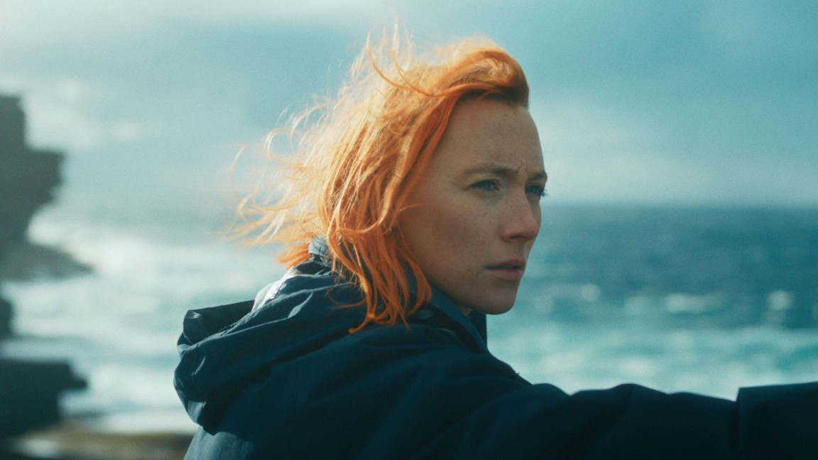 Saoirse Ronan è Rona per The Outrun di Nora Fingscheidt, in concorso alla Berlinale 74 nella categoria Panorama