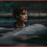Bérénice Bejo in una scena di Under Paris di Xavier Gens, disponibile su Netflix dal 5 giugno