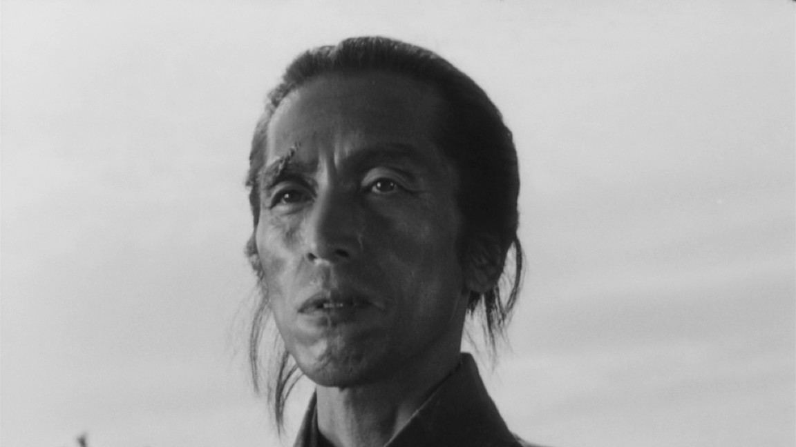 Seiji Miyaguchi è Kyūzō in un momento del film
