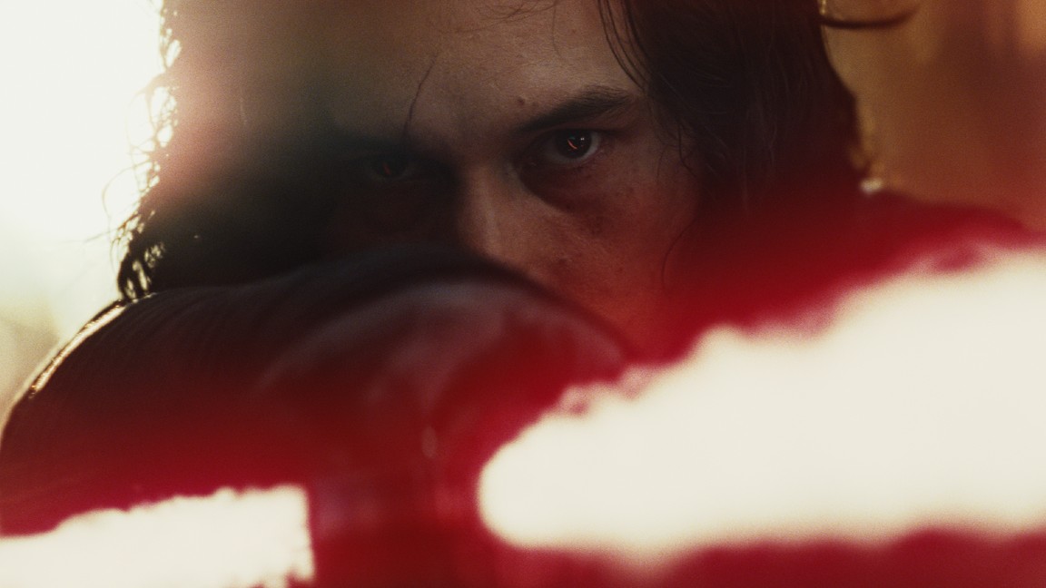 Adam Driver in un momento di Star Wars: Episodio VIII - Gli Ultimi Jedi