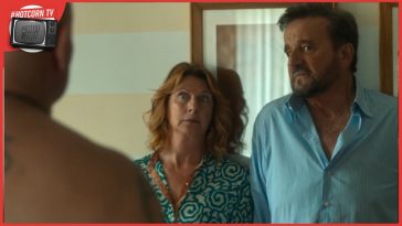 Angela Finocchiaro e Christian De Sica in una scena di Ricchi a tutti i costi di Giovanni Bognetti, dal 4 giugno su Netflix