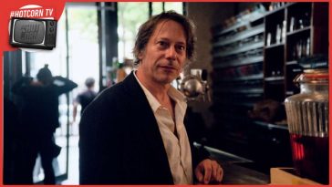 Mathieu Amalric in una scena di Spectateurs!, un film di Arnaud Desplechin, in concorso a Cannes 77 nella sezione Special Screenings