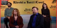 Christian De Sica, Angela Finocchiaro, Claudio Colica e Dharma M. Woods in un momento della nostra intervista per parlare di Ricchi a tutti i costi, dal 4 giugno su Netflix