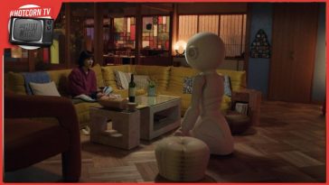 Rashida Jones in una scena di Sunny, disponibile su Apple TV+ dal 10 luglio