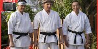 Ralph Macchio, Yuji Okumoto e William Zabka in una scena della sesta (e ultima) stagione di Cobra Kai, la prima parte dal 18 luglio su Netflix