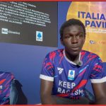 Seydou Sarr in un momento della nostra intervista a Venezia 81 per parlare di Seydou - Il sogno non ha colore