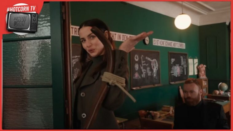 Ana De Armas in un momento del backstage di Ballerina di Len Wiseman: Prossimamente al cinema con 01 Distribution