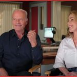 Kelsey Grammer e Peri Gilpin in un momento del dietro le quinte di Frasier: Disponibile su Paramount+