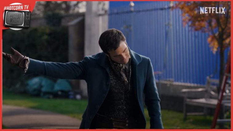 Luke Thompson sul set della quarta stagione di Bridgerton. Presto su Netflix
