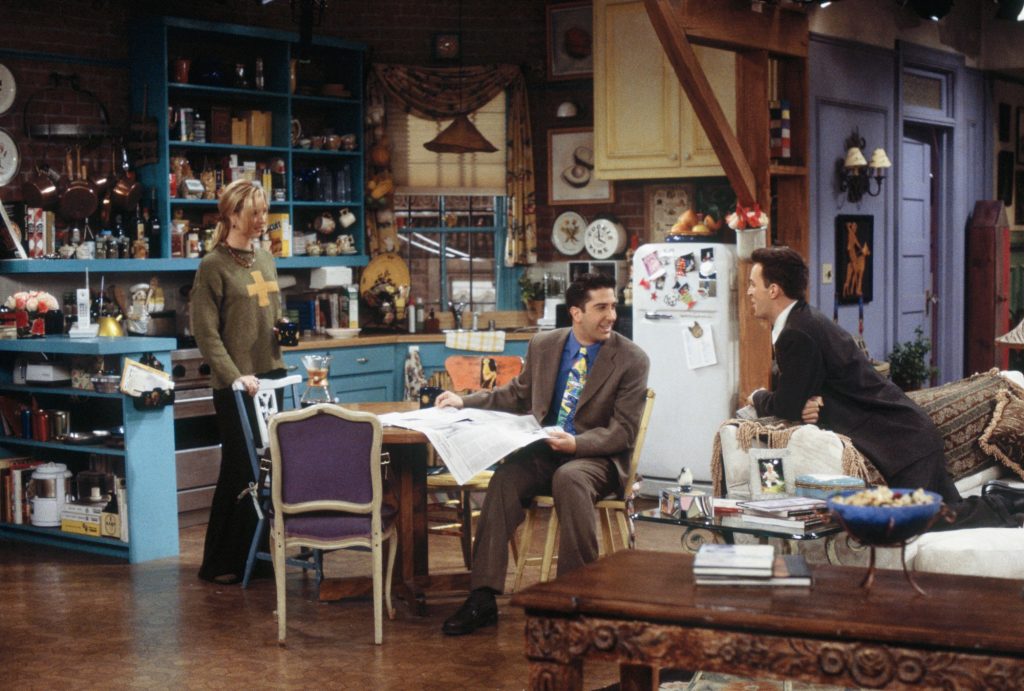 Lisa Kudrow, David Schwimmer and Matthew Perry in Monica's flat in Friends